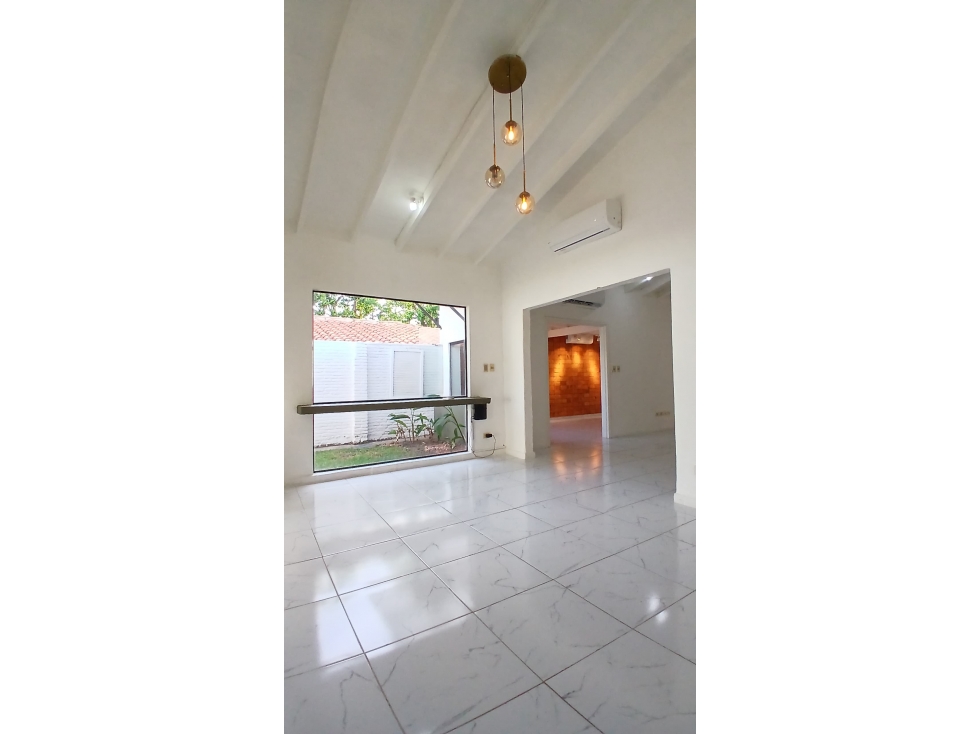 HERMOSA CASA DE UNA PLANTA EN BARRIO LOS LAURELES - 3