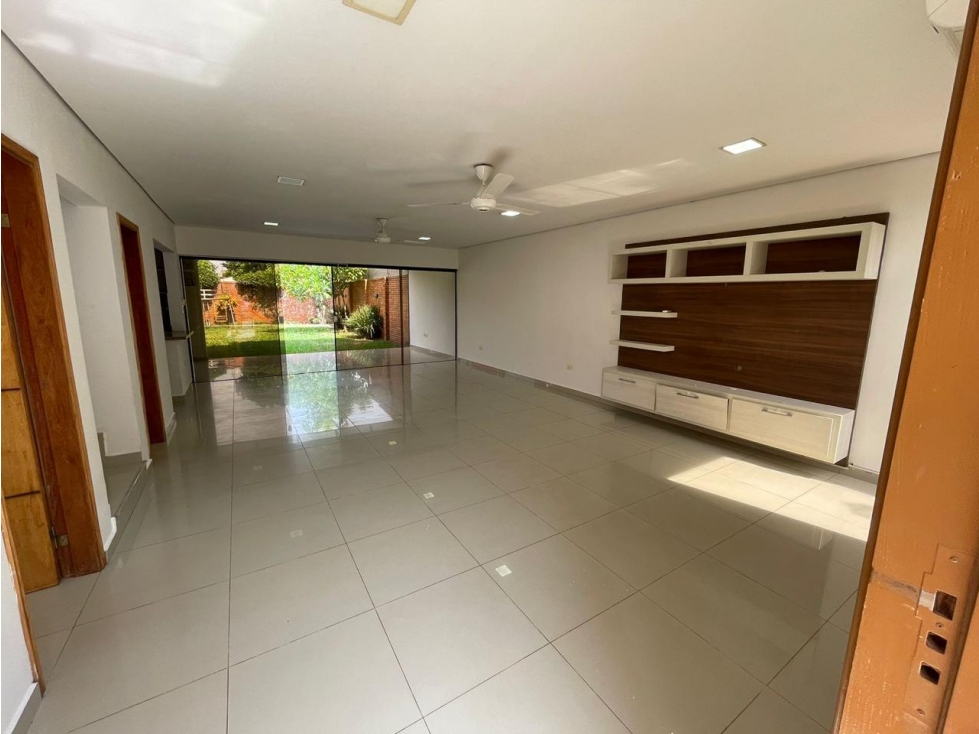 ALQUILER de casa en zona residencial - LUQUE, zona municipalidad. - 5