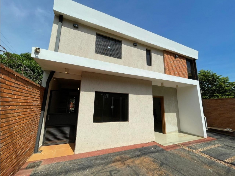 ALQUILER de casa en zona residencial - LUQUE, zona municipalidad. - 2