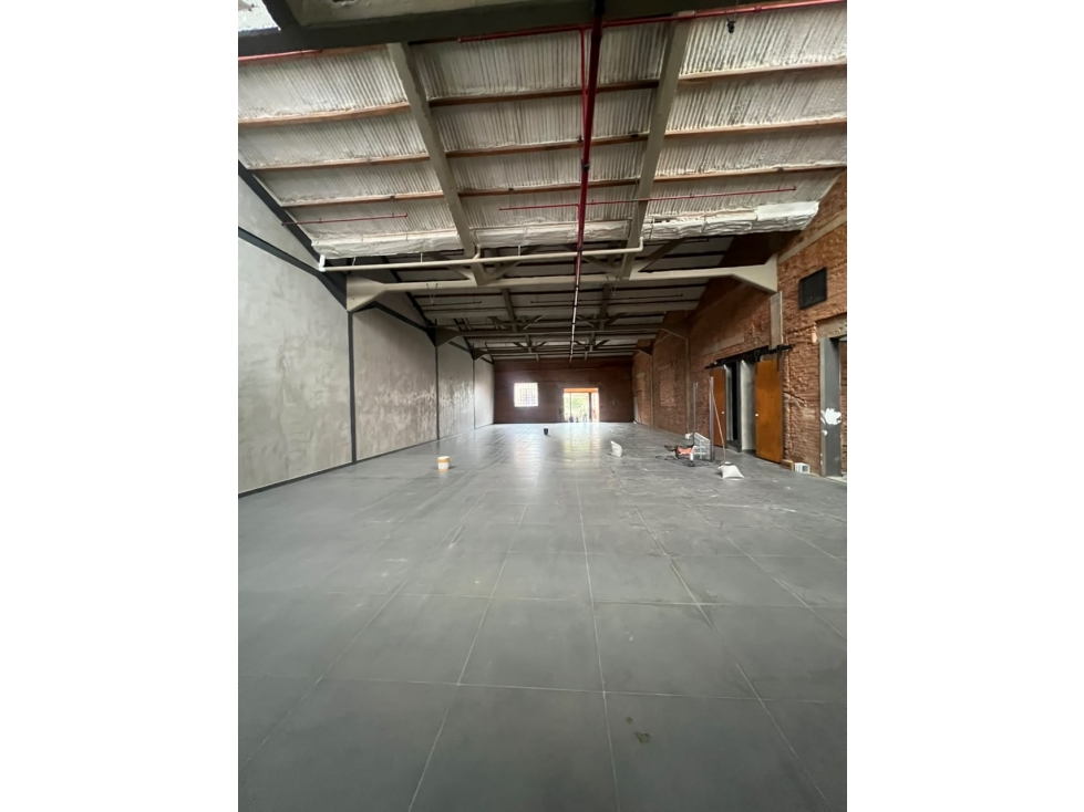 ALQUILO OFICINA EN COMPLEJO CORPORATIVO ZONA AV GRAL SANTOS.