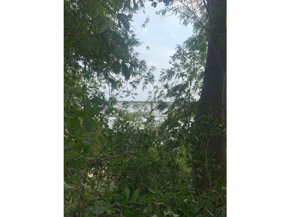 VENDO AMPLIO TERRENO SOBRE EL RIO EN SAN ANTONIO - 3