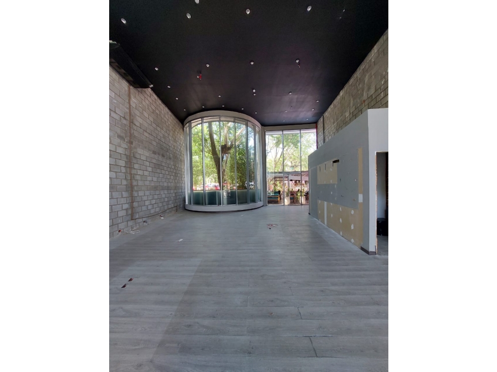 IMPORTANTE VIDRIERA. SALÓN COMERCIAL EN ZONA SAN MARTIN - 133 M2 - 4