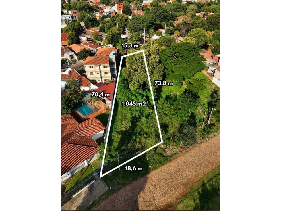 VENDO AMPLIO TERRENO CON SALIDA DE CALLE A CALLE ZONA CACIQUE LAMBARÉ - 2