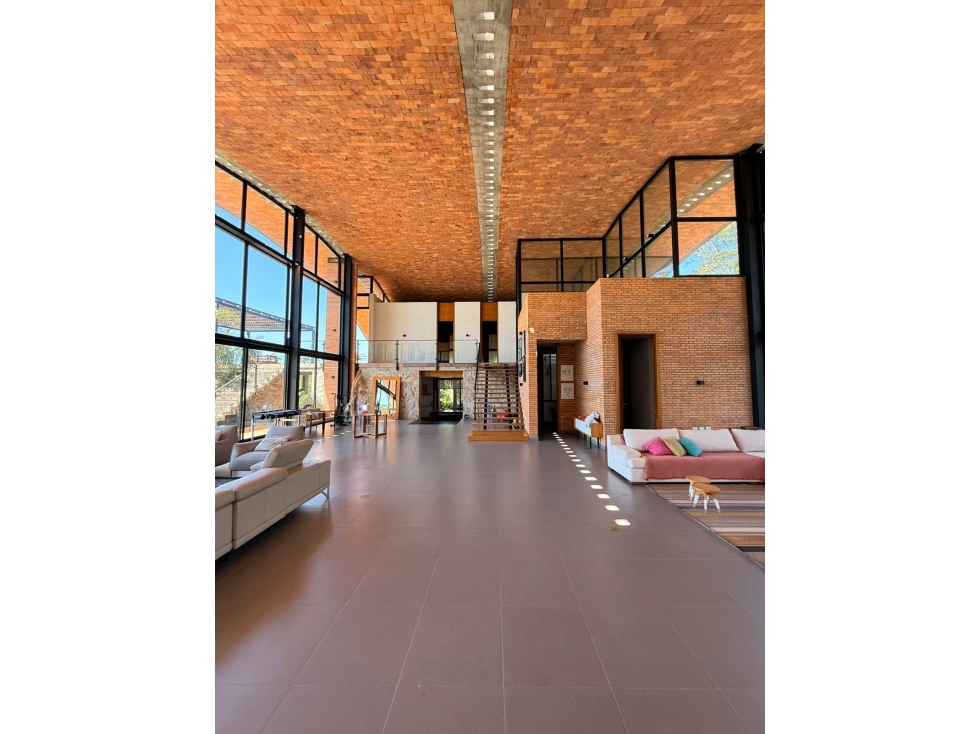 VENDO RESIDENCIA DE LUJO EN SURUBI'I MARIANO ROQUE ALONSO - 3
