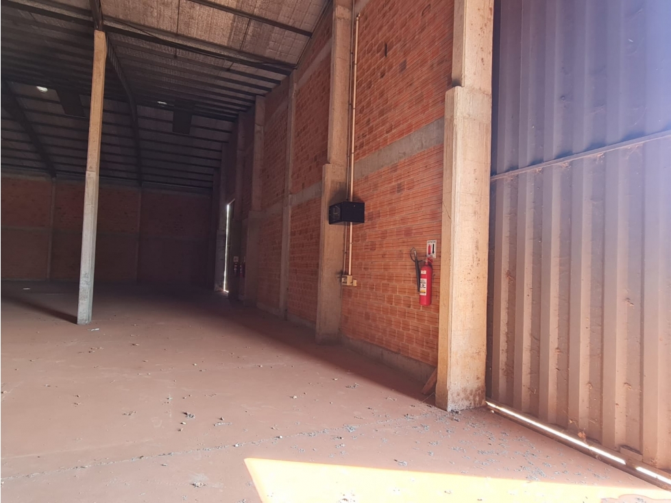 ALQUILO DEPOSITOS A MINUTOS DE CIUDAD DEL ESTE EN POZO - 5