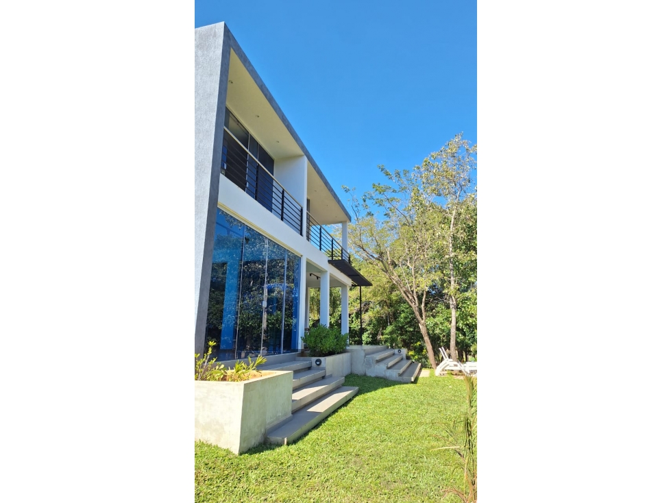 SAN BERNARDINO EN VENTA AMPLIA RESIDENCIA EN BARRIO CERRADO. - 2