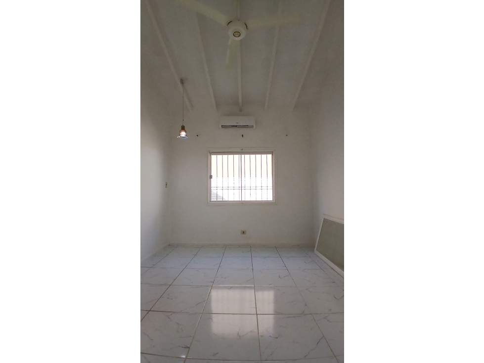 HERMOSA CASA DE UNA PLANTA EN BARRIO LOS LAURELES - 5