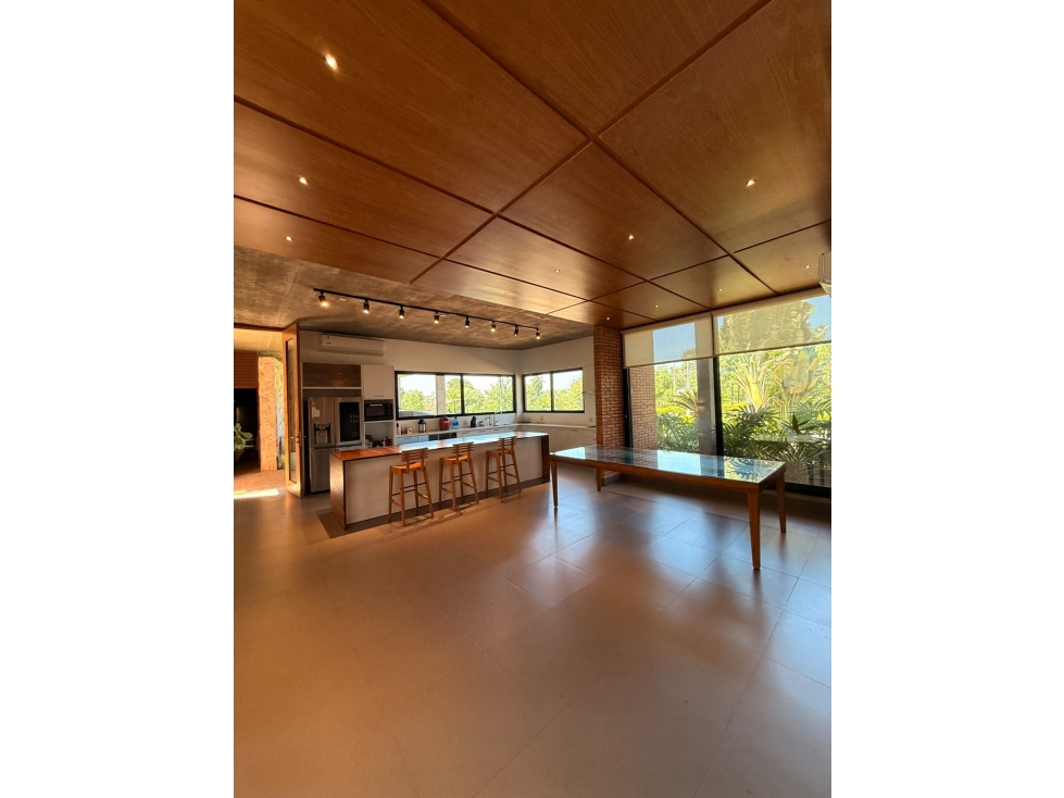 VENDO RESIDENCIA DE LUJO EN SURUBI'I MARIANO ROQUE ALONSO - 4