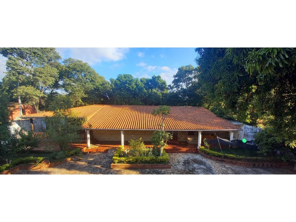 VENDO AMPLIA PROPIEDAD A PASOS DE LA AV CACIQUE LAMBARE - 2