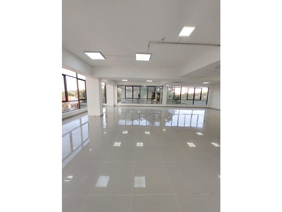 ZONA SHOPPING DEL SOL EN ALQUILER AMPLIA OFICINA CORPORATIVA. - 2