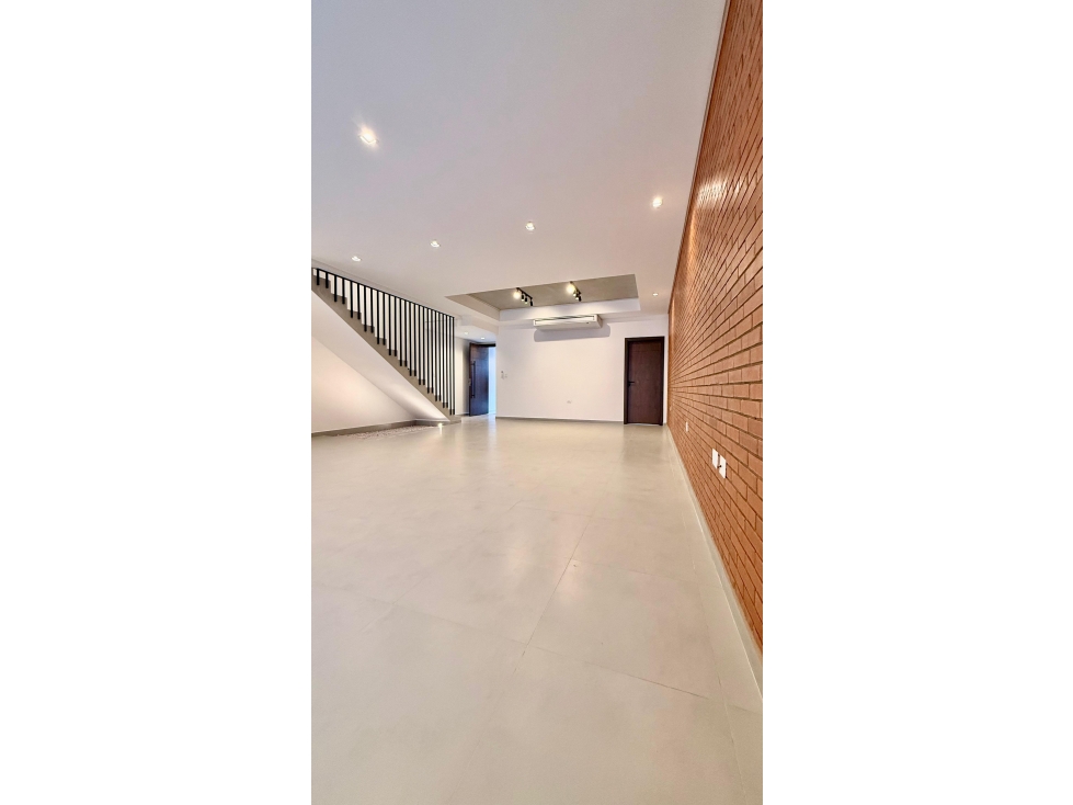 ALQUILO CASA PAREADA A ESTRENAR EN LUQUE ZONA PLAZA MADERO - 3