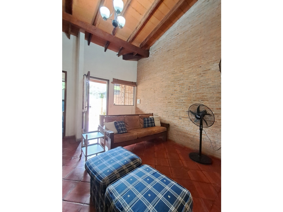 ALQUILO CASA AMOBLADA DE 2 DORMITORIOS EN LUQUE ZONA LOS JARDINES - 2