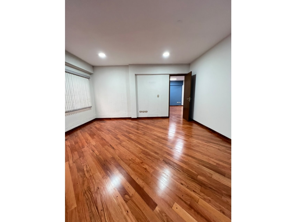 ALQUILO OFICINA CORPORATIVA ZONA BOGGIANI. — foto 4