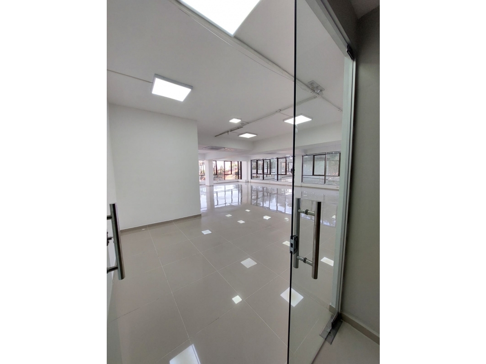 ZONA SHOPPING DEL SOL EN ALQUILER AMPLIA OFICINA CORPORATIVA. - 4