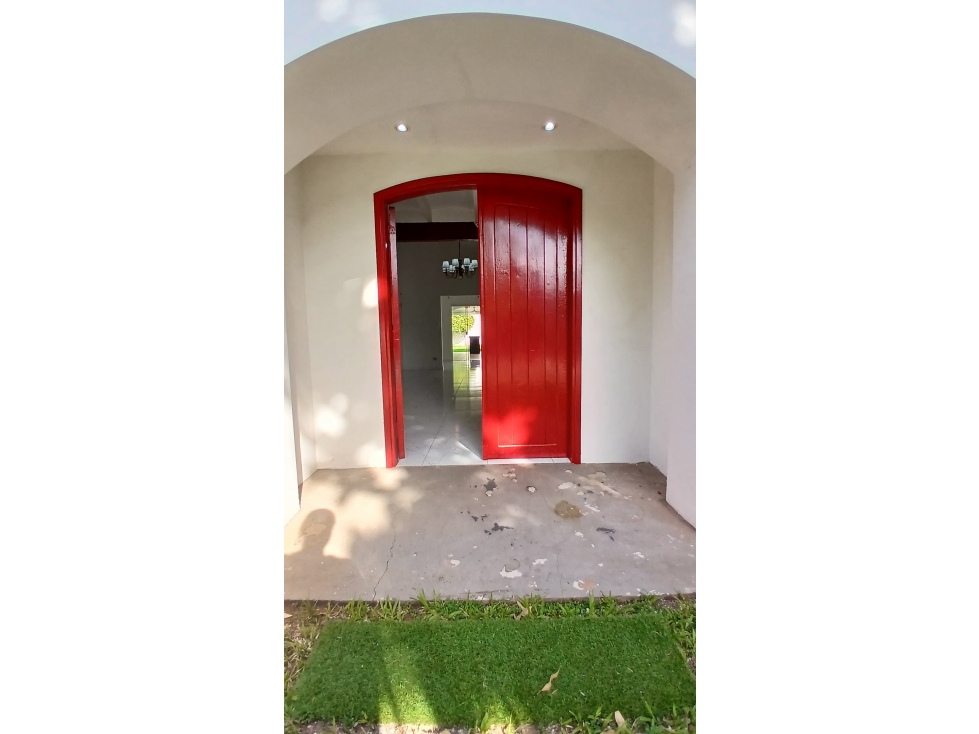 HERMOSA CASA DE UNA PLANTA EN BARRIO LOS LAURELES - 2