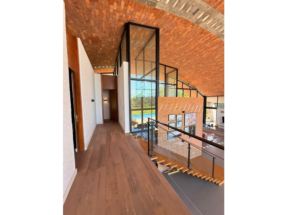 VENDO RESIDENCIA DE LUJO EN SURUBI'I MARIANO ROQUE ALONSO - 5