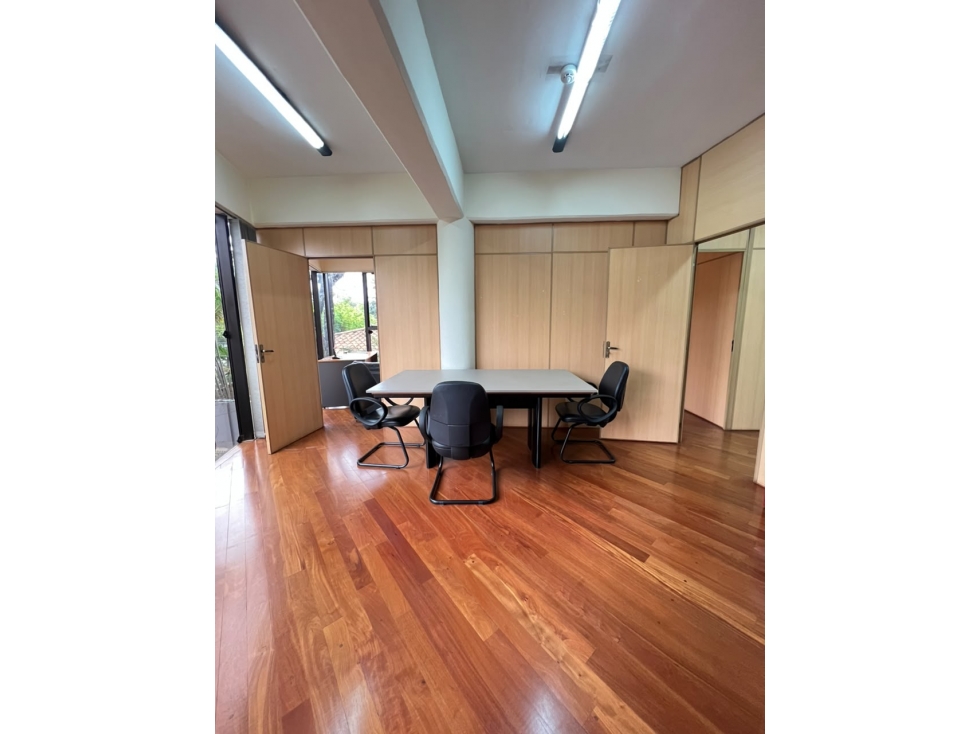 ALQUILO OFICINA CORPORATIVA AMOBLADA ZONA BOGGIANI. — foto 5