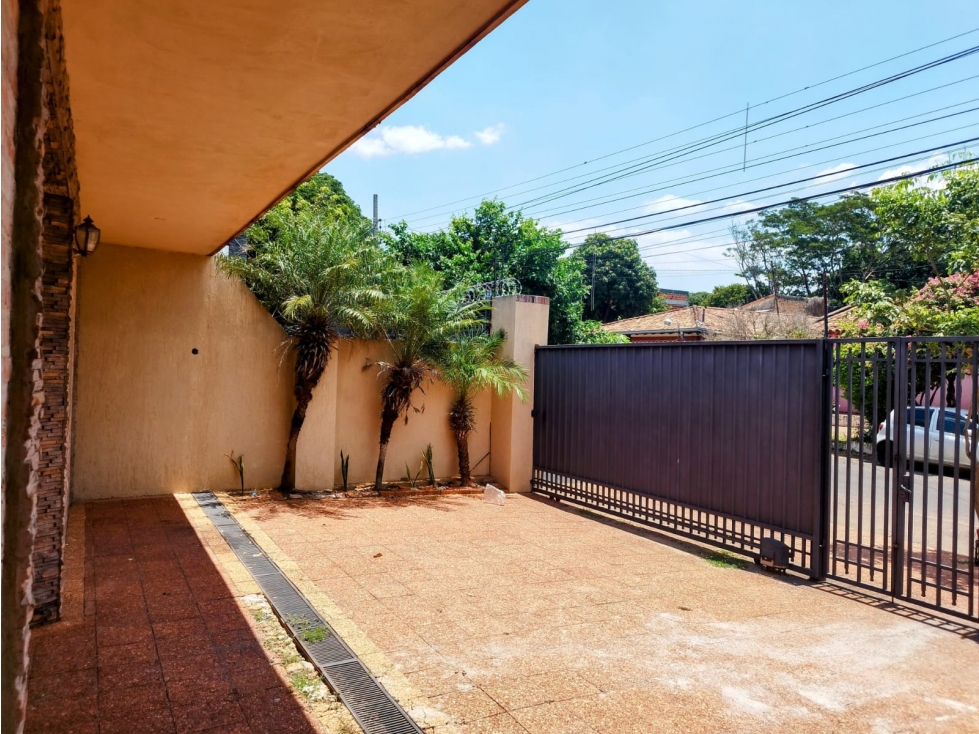 VENDO CASA DE 2 DORMITORIOS EN FERNANDO DE LA MORA ZONA SUR. - 2
