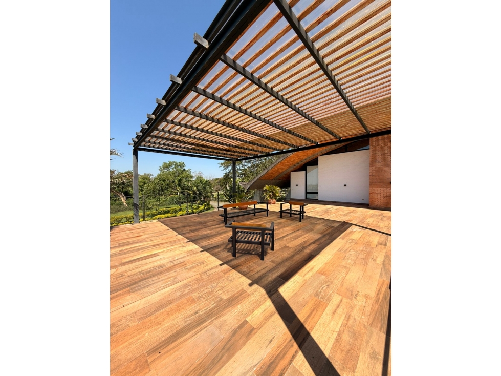 VENDO RESIDENCIA DE LUJO EN SURUBI'I MARIANO ROQUE ALONSO - 2