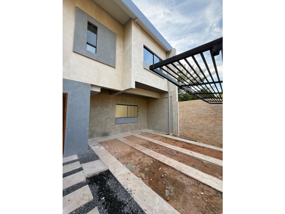 EN VENTA DUPLEX PROXIMO A ENTREGARSE EN LAMBARÉ - 2
