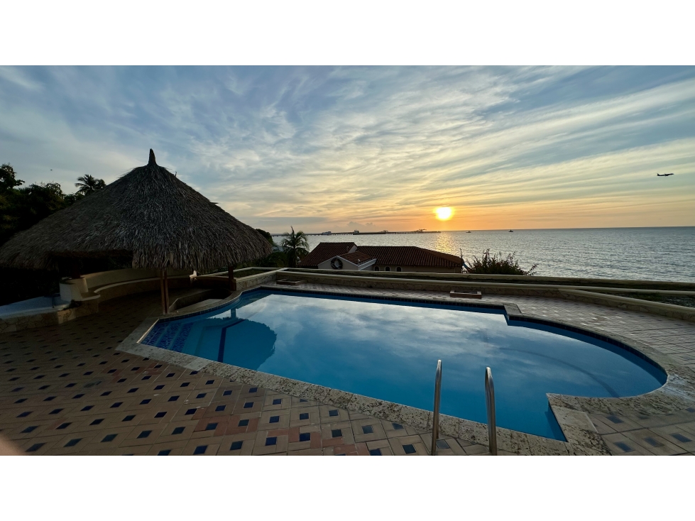VENTA CASA DE PLAYA CON ACCESO DIRECTO AL MAR SANTA MARTA - 1