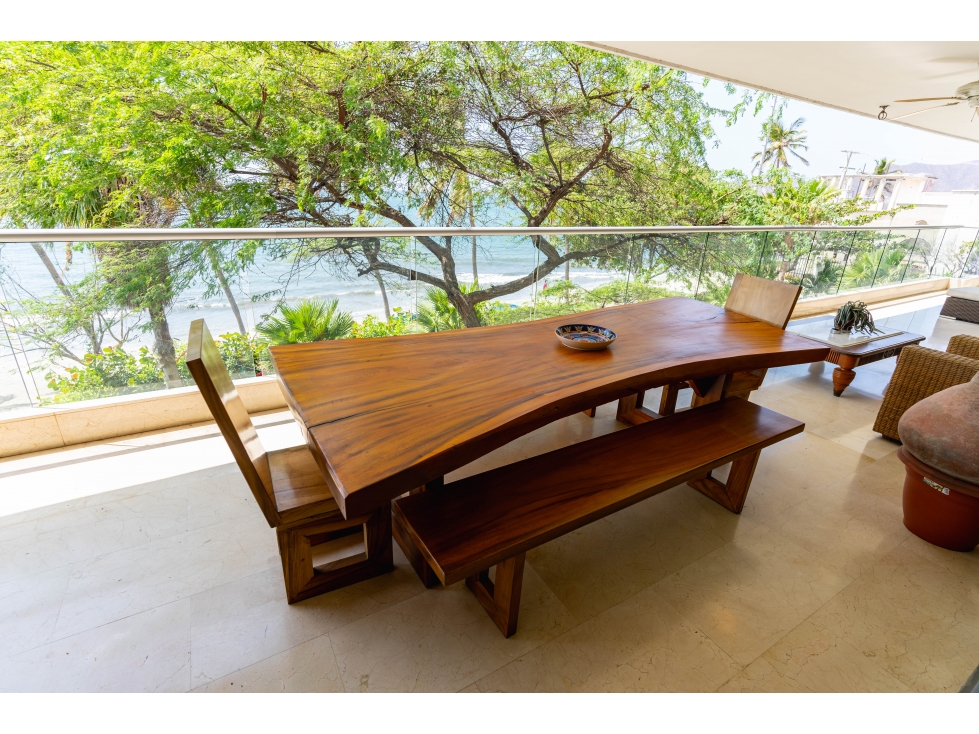 SE VENDE APARTAMENTO FRENTE AL MAR EN PLAYA SALGUERO
