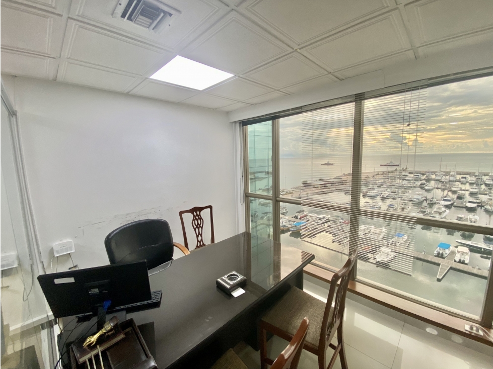 OFICINA EN VENTA EN EL CENTRO CON VISTA A LA MARINA DE SANTAM MARTA — foto 2