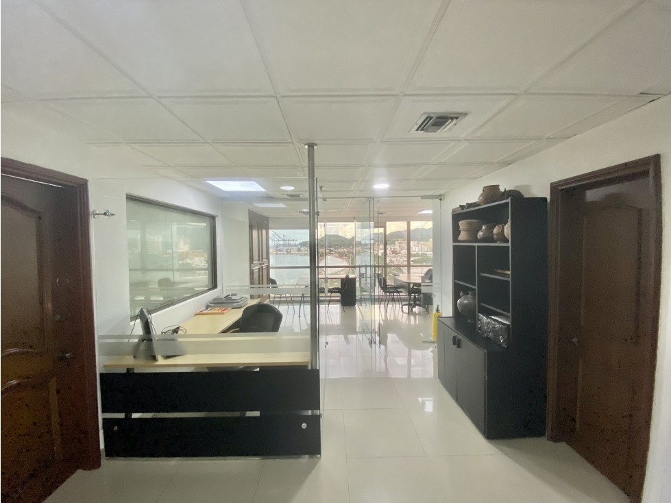 OFICINA EN VENTA EN EL CENTRO CON VISTA A LA MARINA DE SANTAM MARTA — foto 5
