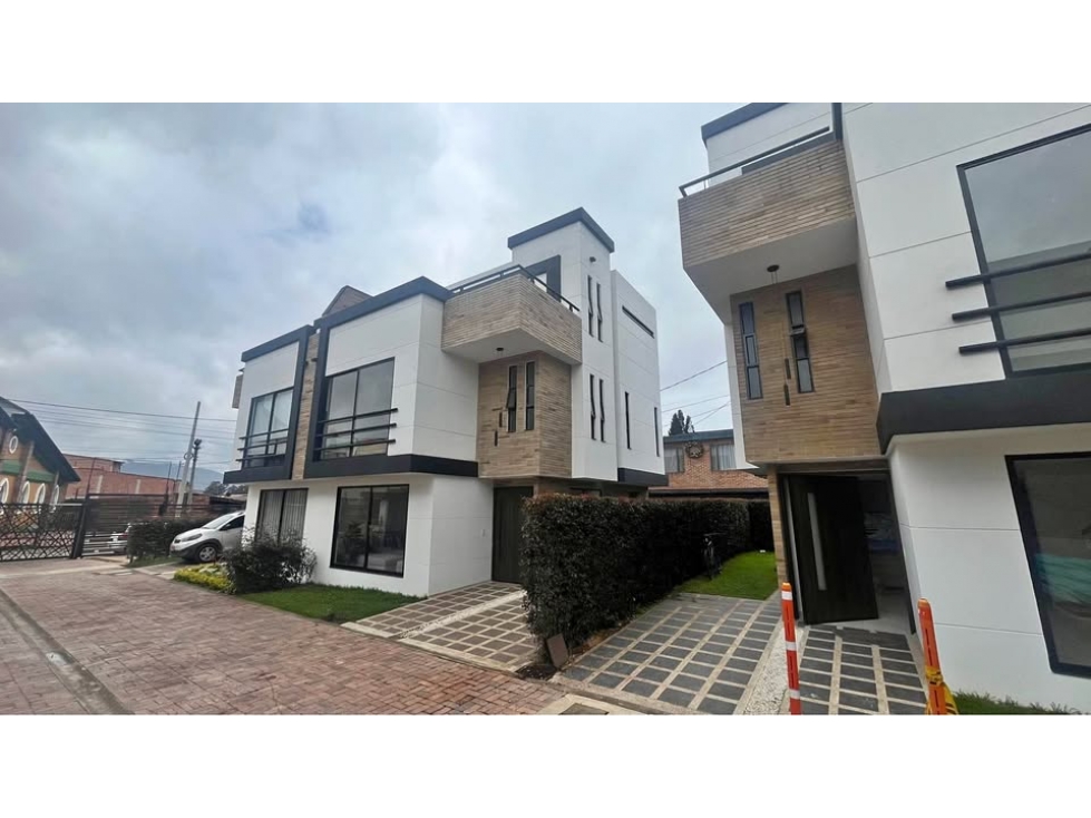 CASA CAMPESTRE SOSTENIBLE EN CHÍA | PANELES SOLARES co6
