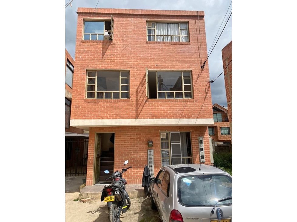 ¡CASA CON 3 APARTAMENTOS EN VENTA EN CHÃA! co10