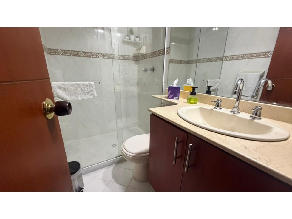 SE VENDE HERMOSO APARTAMENTO EN EL CORAZON DE LAURELES — foto 6