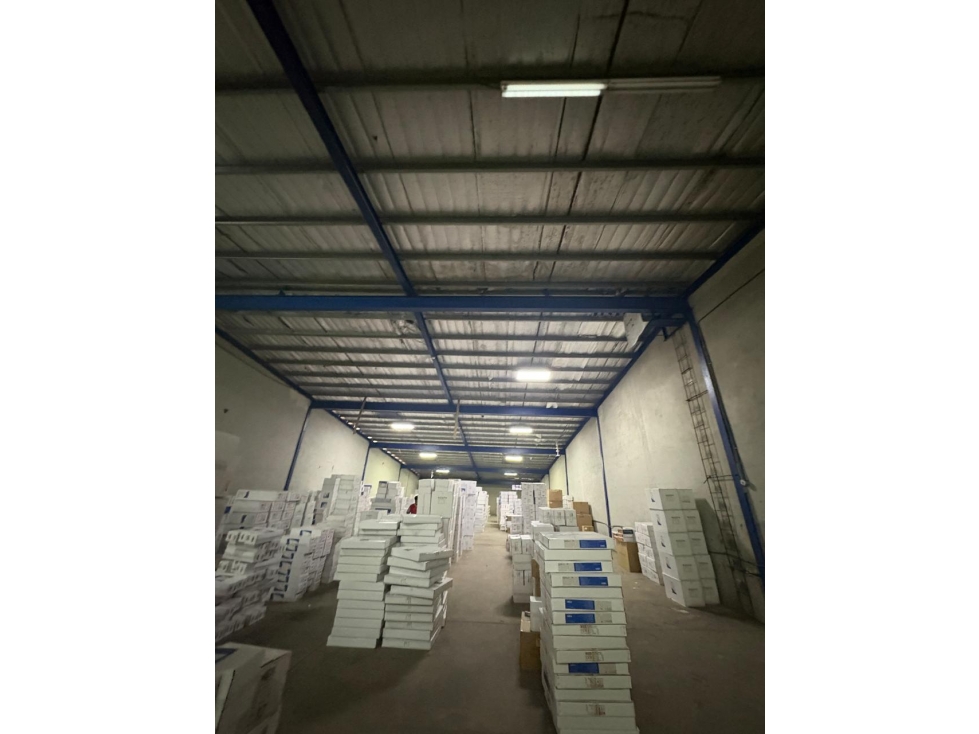 VENDO BODEGA ZONA LIBRE FRANCE FIELD — foto 4