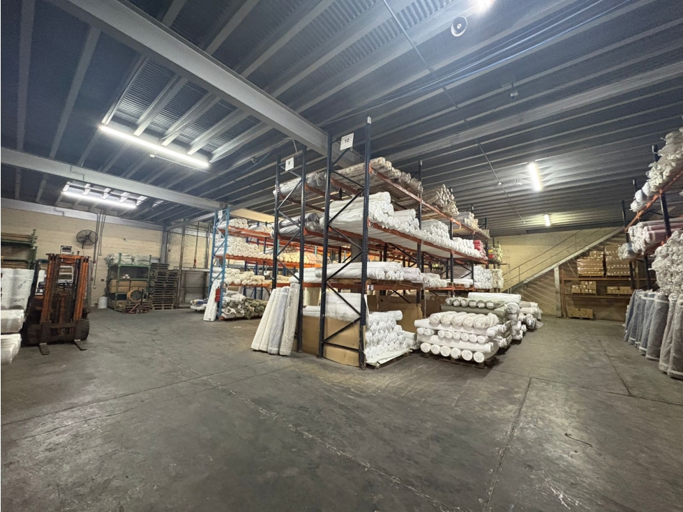 VENDO BODEGA ZONA LIBRE FRANCE FIELD