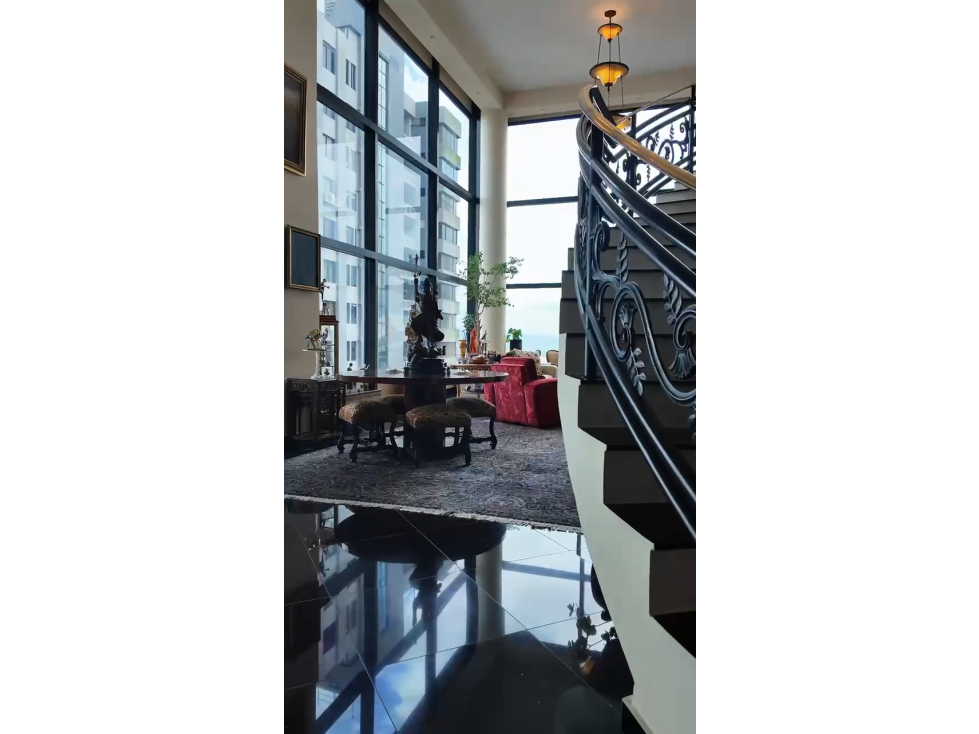 VENDO O ALQUILO PENTHOUSE LA CRESTA PH ELITE — foto 3