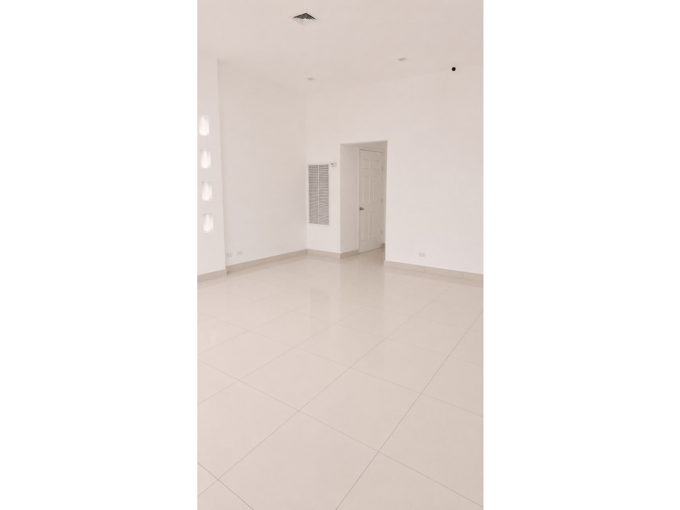 VENDO LOCAL SHOWROOM ZONA LIBRE - 1