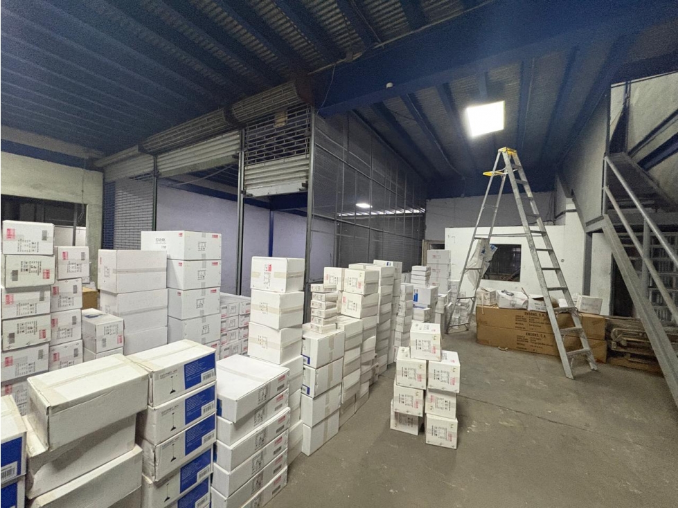 ALQUILO O VENDO BODEGA ZONA LIBRE FRANCE FIELD — foto 3