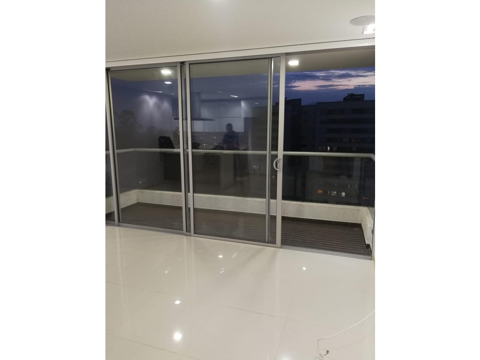ARRIENDO APARTAMENTO 78M2 PISO 12 LOMA DEL INDIO MEDELLÍN ANT. — foto 2