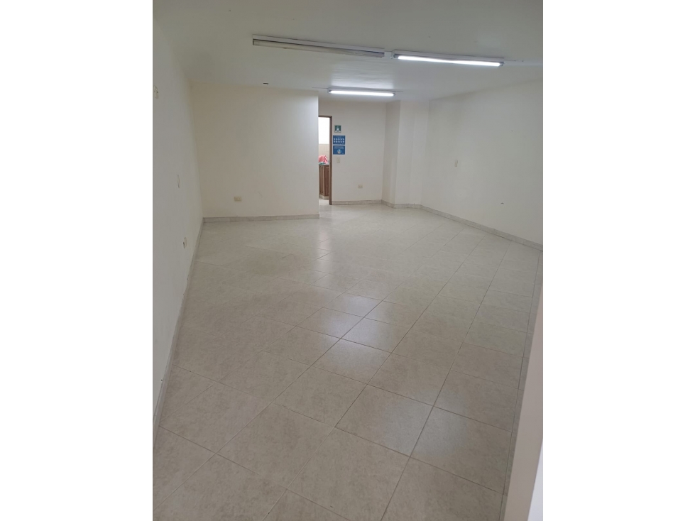 ARRIENDO LOCAL COMERCIAL 87 M2 EXCELENTE UBICACIÓN LA UNIÓN ANT - 6