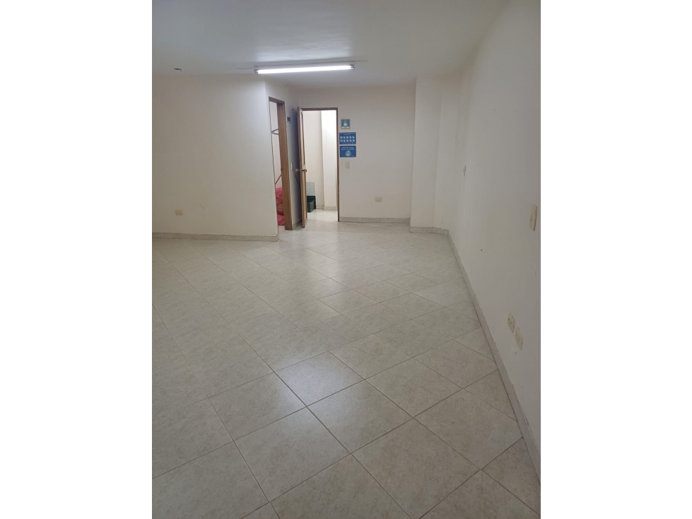 ARRIENDO LOCAL COMERCIAL 87 M2 EXCELENTE UBICACIÓN LA UNIÓN ANT - 2