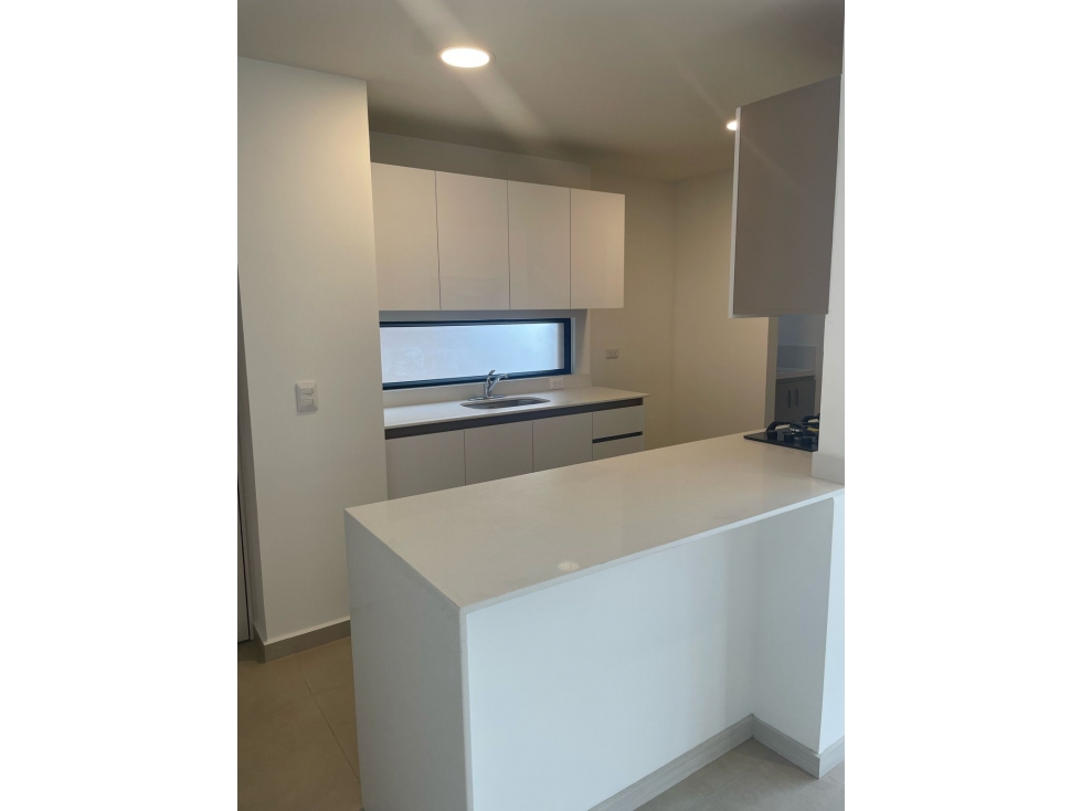 ARRIENDO APARTAMENTO 105 M2, PISO 10 CASTROPOL (TELEVID) MEDELLÍN