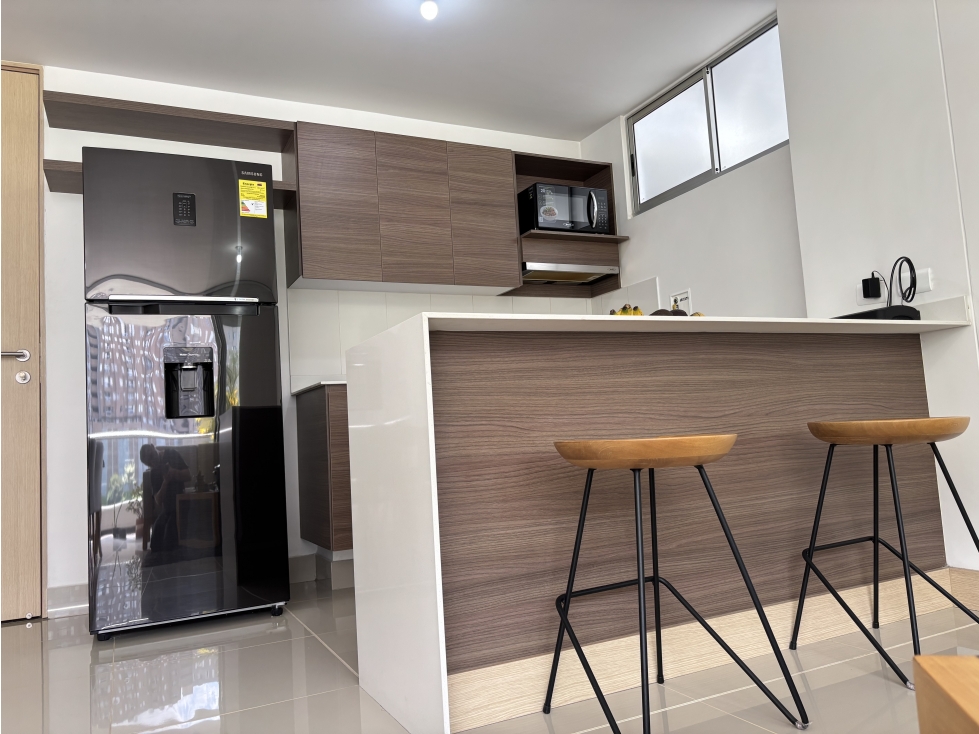 ARRIENDO APARTAMENTO AMOBLADO 68M2 PISO 14 LOMA DEL INDIO MEDELLÍN