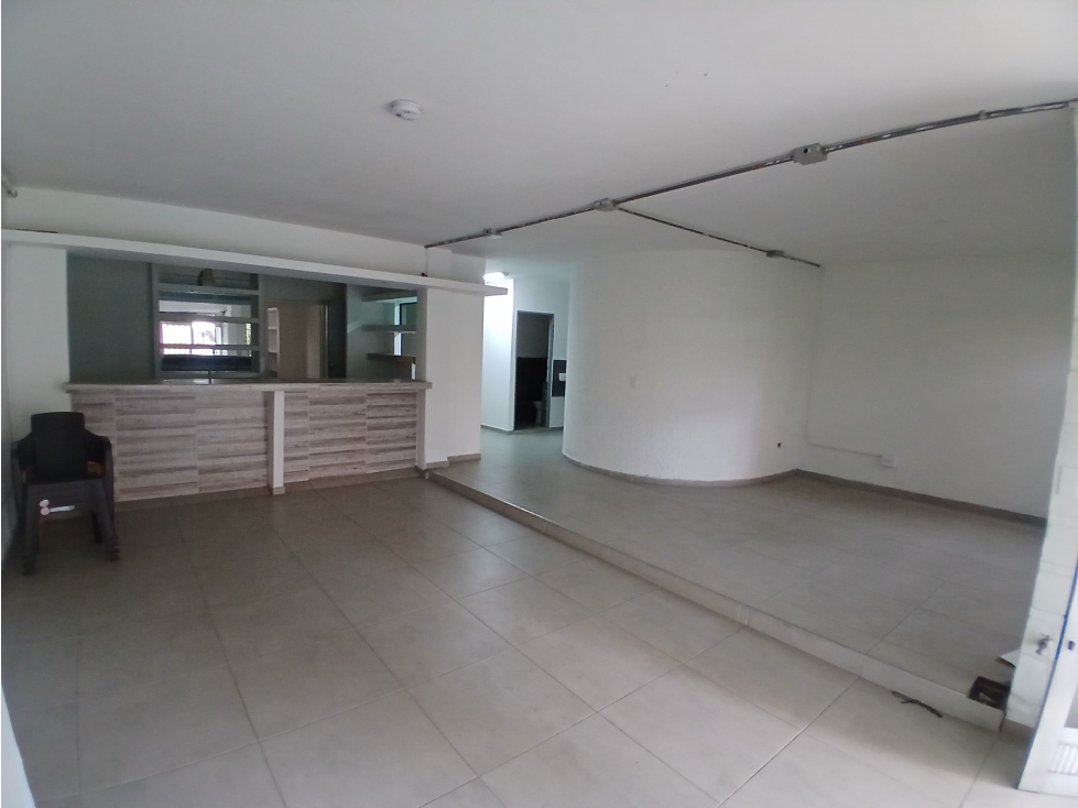 Se ARRIENDA CASA COMERCIAL en LAURELES MEDELLÍN, sector LA CASTELLANA — foto 2