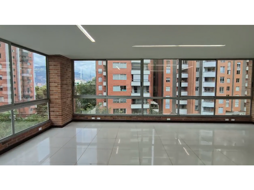 Se ARRIENDA OFICINA en EL POBLADO, MEDELLÍN Sector SAN JULIAN. — foto 2