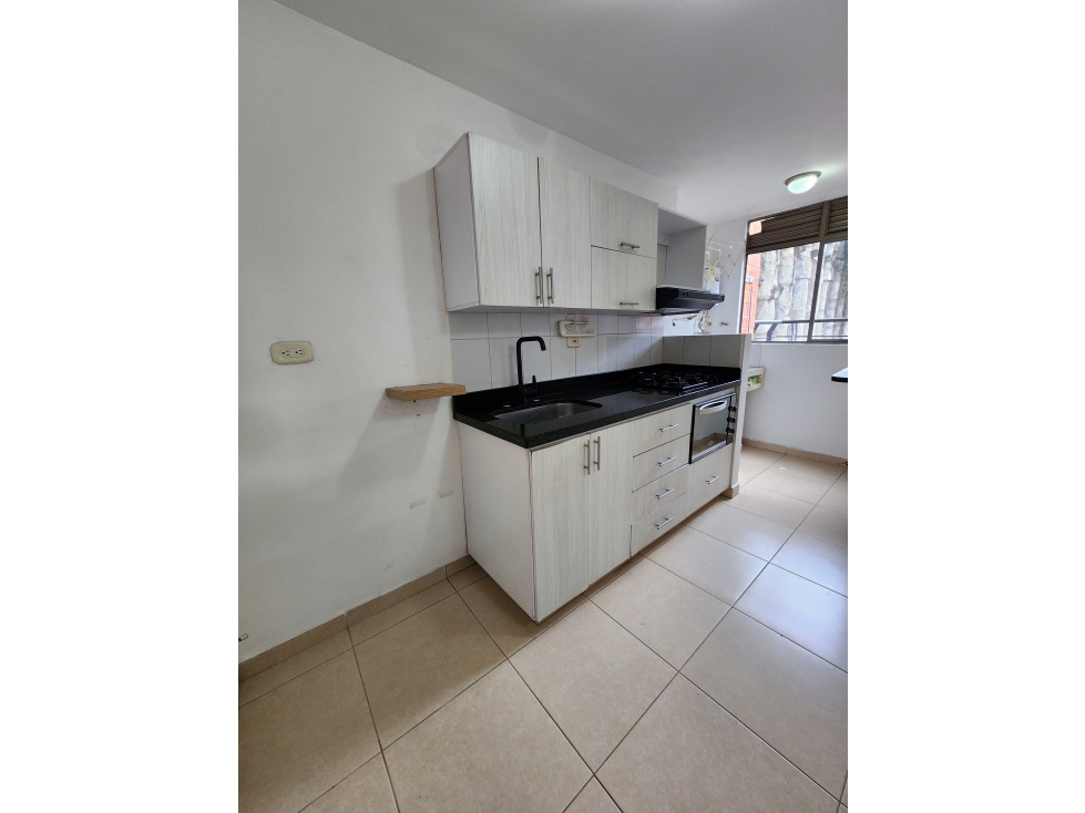 Se VENDE APARTAMENTO en EL POBLADO, MEDELLÍN Sector LOMA DEL INDIO. — foto 2