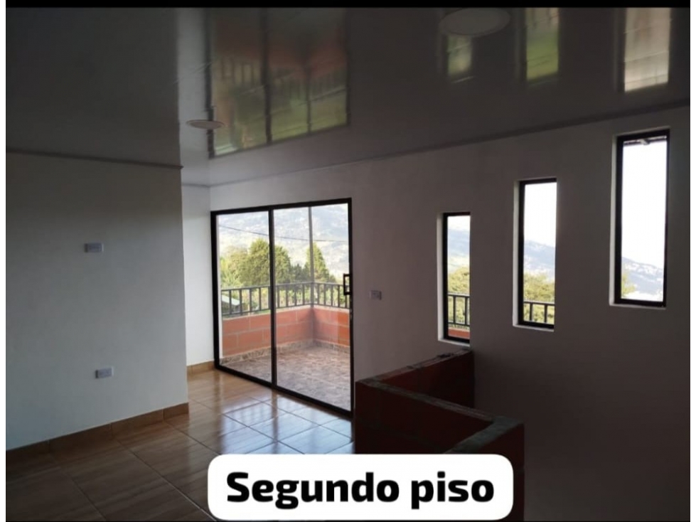 Se VENDE CASA en SAN CRISTOBAL, MEDELLÍN Sector LA PALMA. - 3