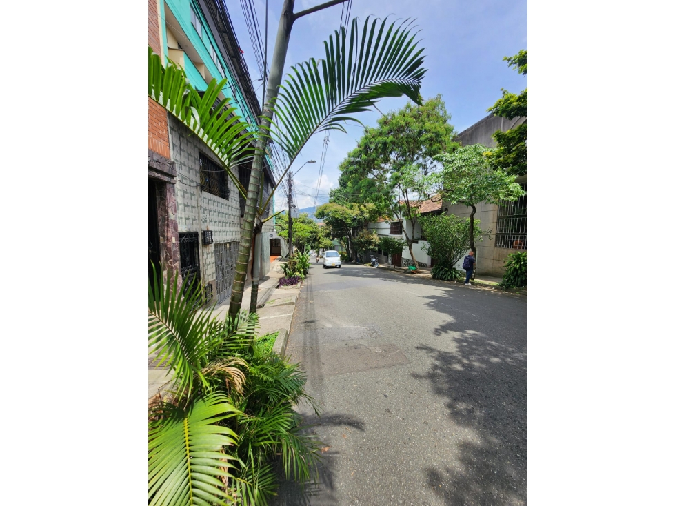 Se VENDE CASA en PRADO CENTRO, MEDELLÍN.