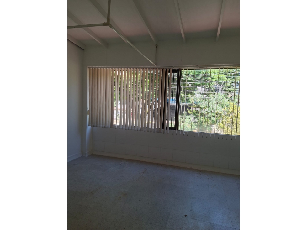 SE VENDE OFICINA EN MEDELLIN, sector SURAMERICANA. — foto 4