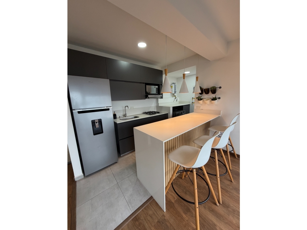 SE ARRIENDA APARTAMENTO AMOBLADO EN SABANETA, sector LAS LOMITAS - 2