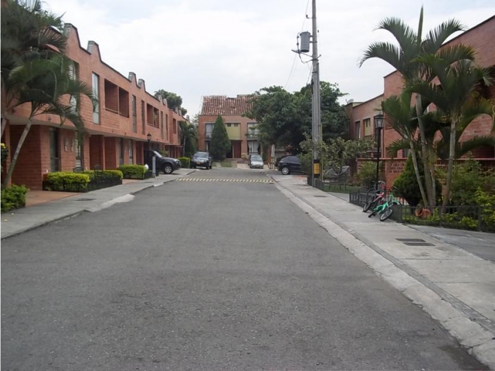 Se VENDE CASA en BELEN, MEDELLÍN Sector LA MOTA.