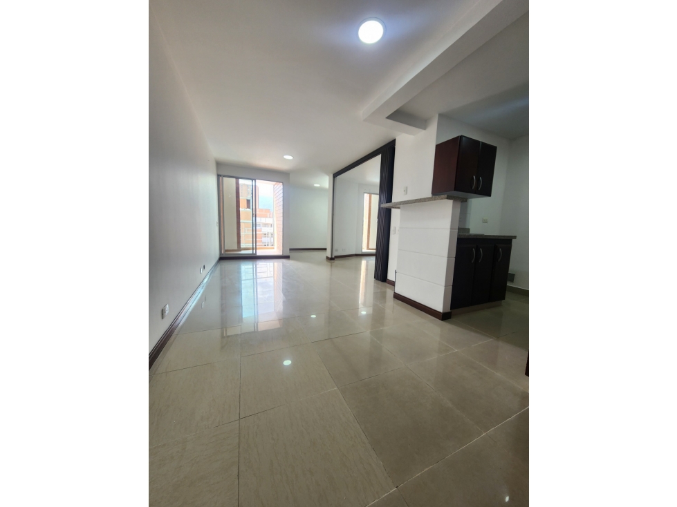 Se ARRIENDA APARTAESTUDIO en LAURELES MEDELLÍN, Sector LA 74.